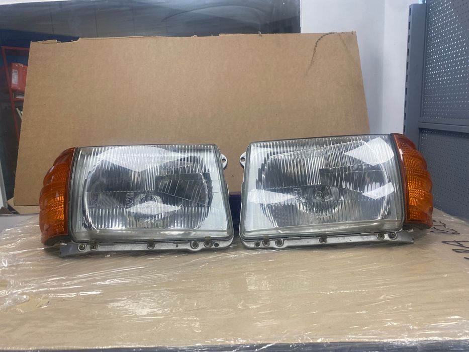 Reflektory , lampy przód 107 Mercedes