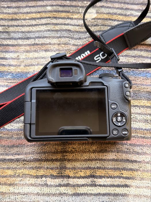 Câmara Canon r50