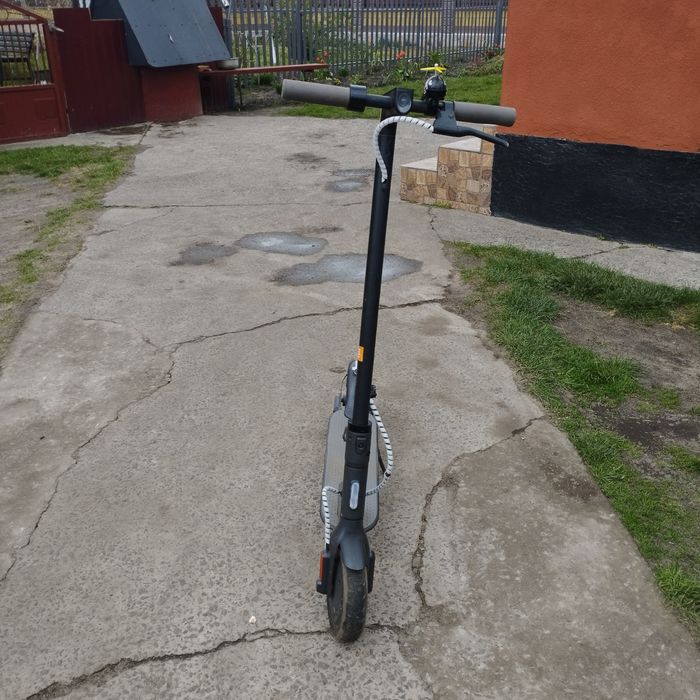 Продаю електро самокат ксяомі
