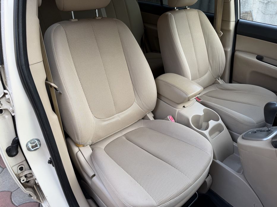 Продам Kia Carens 2009 год 2.0 Бензин Автомат