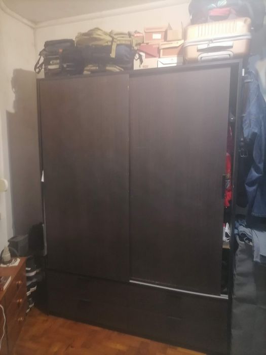 Cama, colchão e guarda fatos