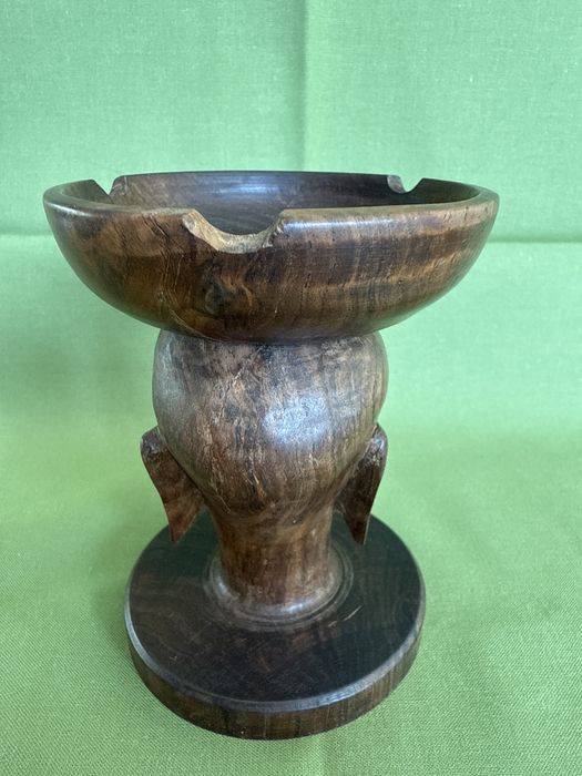 Cinzeiro/estatueta africano esculpido em madeira