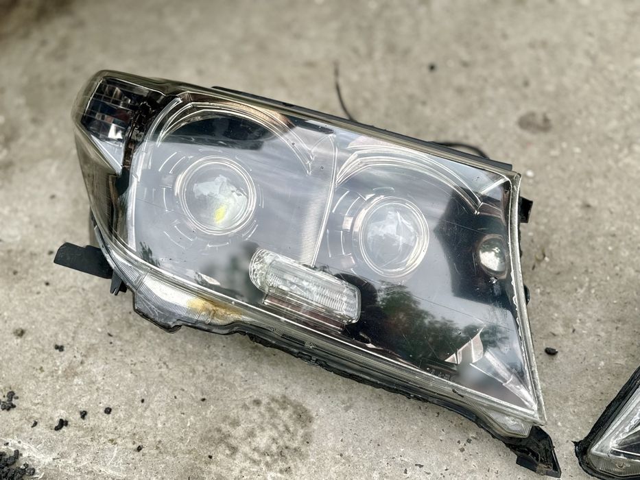 Фари Тойота 200 2007-2011