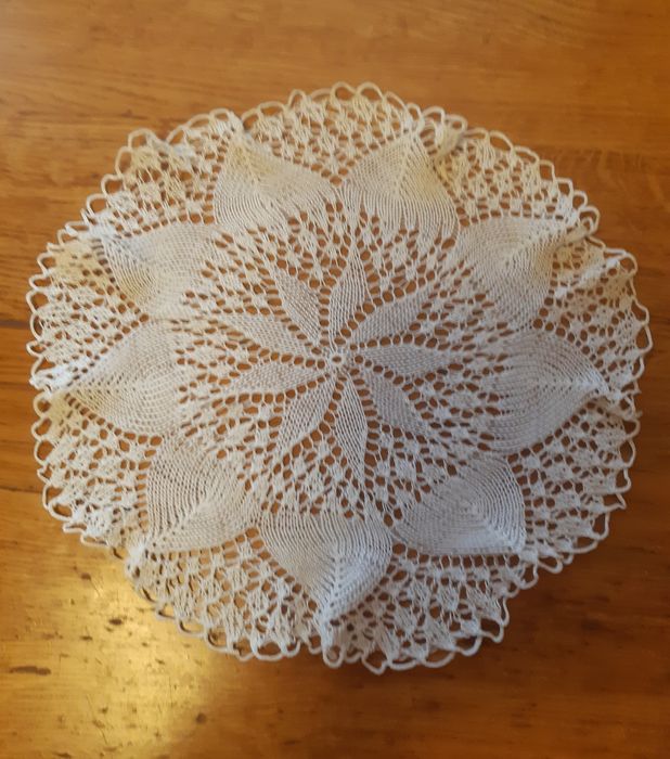 Декоративные вязаные салфетки