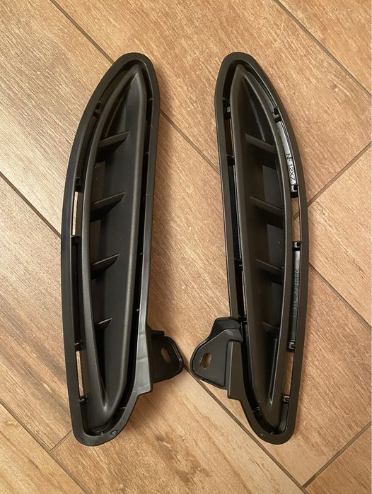 Toyota Venza 2021-2024 подиум заглушка бампера