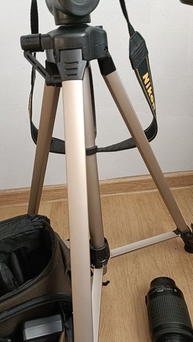 Nikon na statywie