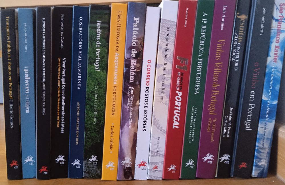 Lote de livros CTT
- 41 temáticos 
- 33 temáticos specimen 
- 7 anuai