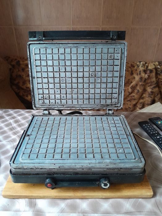 Продам электро шашлычницу+вафельница.