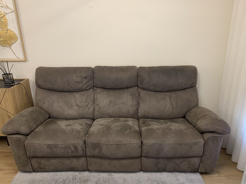 Sofá 3 lugares, castanho, abre nas laterais