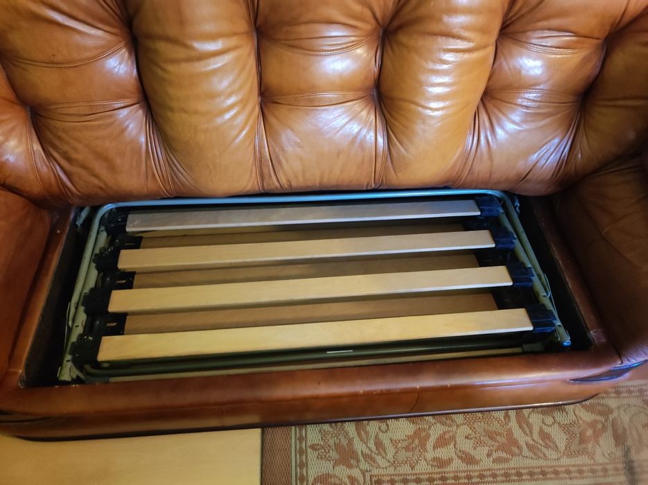 Conjunto de sofá-cama e 2 poltronas em pele