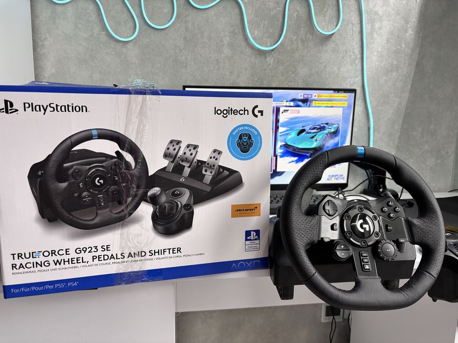 Кермо Logitech G923 Racing Wheel and Pedals for PS4 and PC