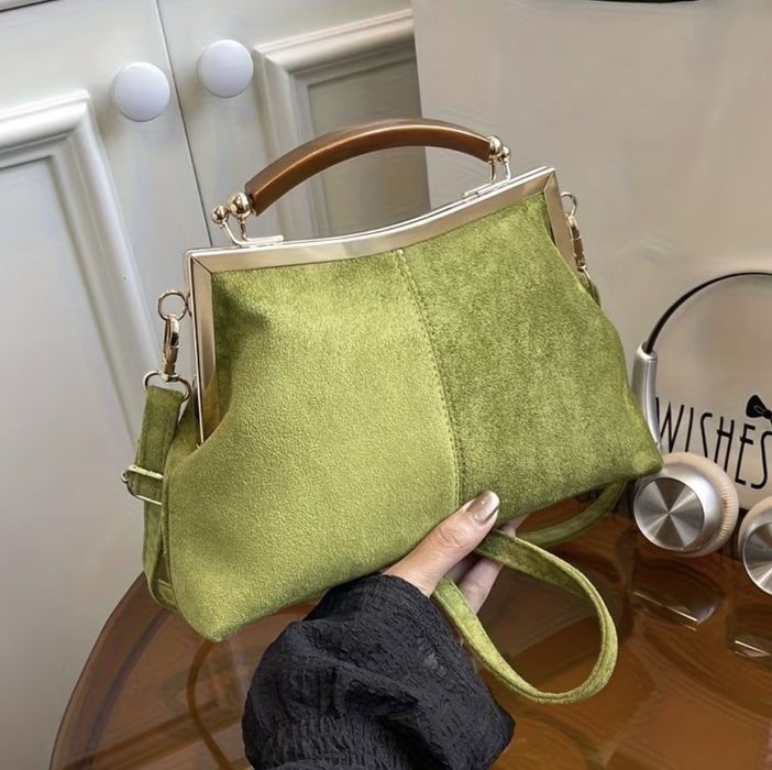 Замшевая сумка хакки зеленая