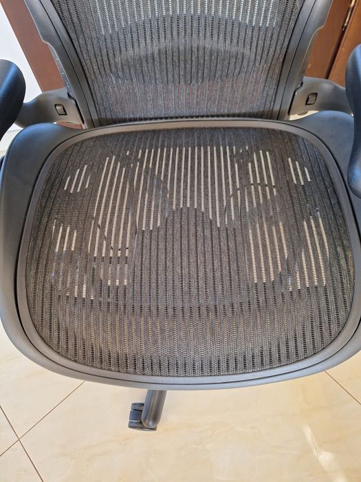 Ергономічне крісло Herman miller aeron