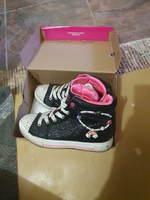 Продам дитячі кросівки