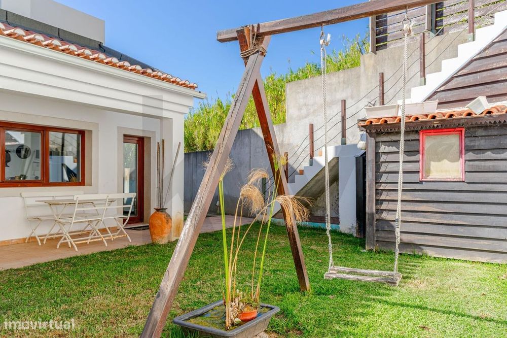 Moradia T4+1 com piscina, jardim amplo e garagem | Barcarena