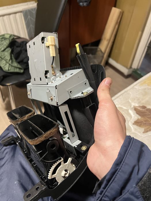 Дисплей магнитолы Toyota avensis T25(2003-2009)