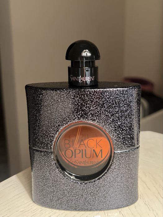 Продам парфумовану воду  Yves Saint Laurent Black Opium 90 мл