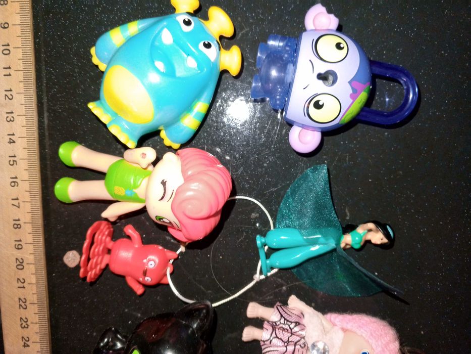 Игрушки фигурки одним лотом.