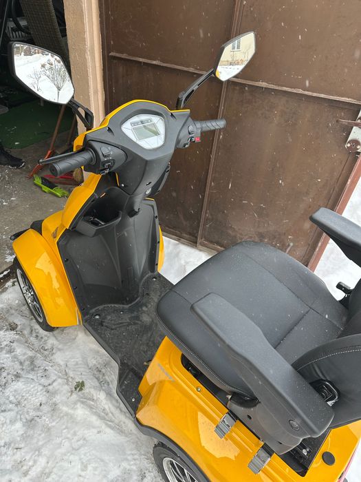 Skuter FASTI 4 MAX żółty czterokołowy
