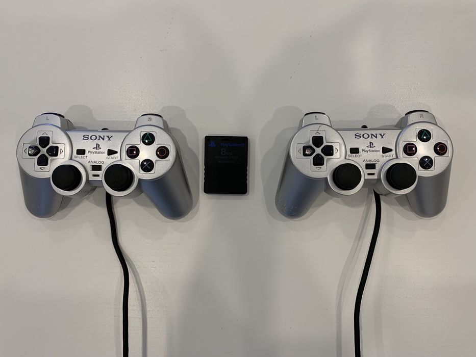 PlayStation 2 Silver Prestige Line – Box, Controllers, and Games64284417347329122