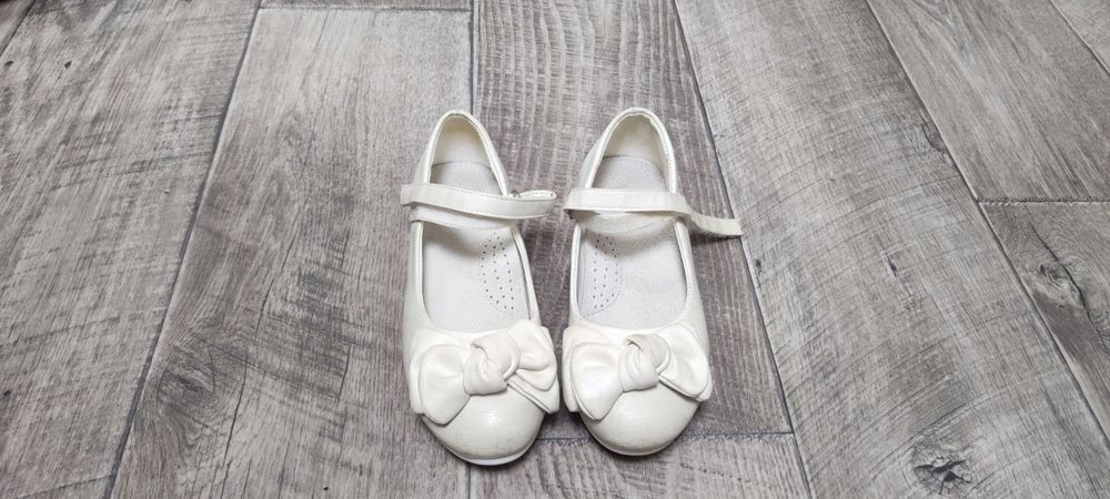 Туфельки для дівчинки