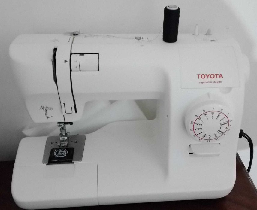 Vendo Máquina de Costura Toyota 50,00