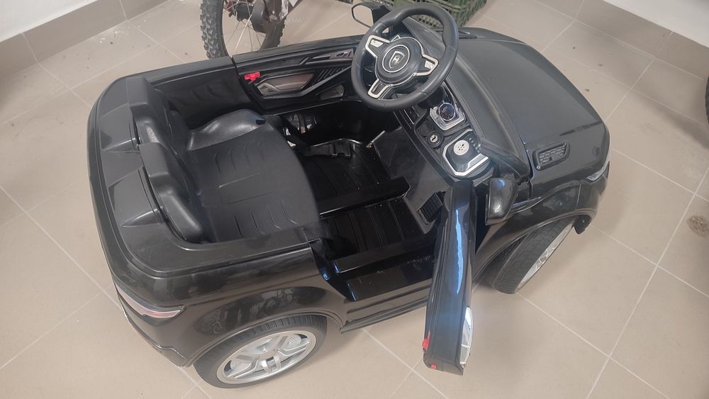 Auto elektryczne dwuosobowe dla dzieci czarny suv