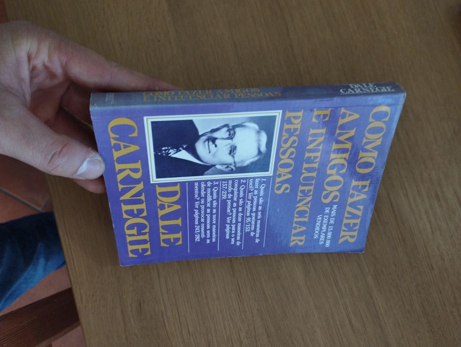 Livro "Como fazer amigos e influenciar pessoas"