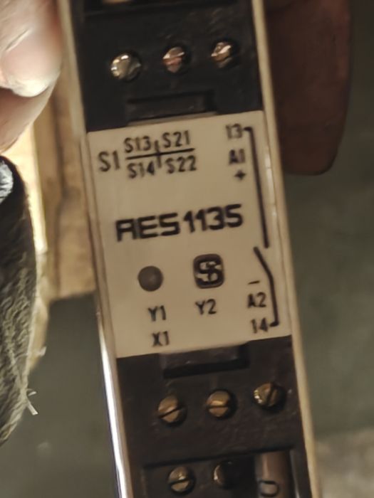 Schmersal AES 1135 przekaźnik bezpieczeństwa