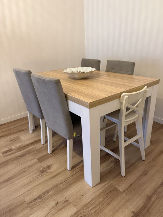 Mesa extensivel com 4 cadeiras