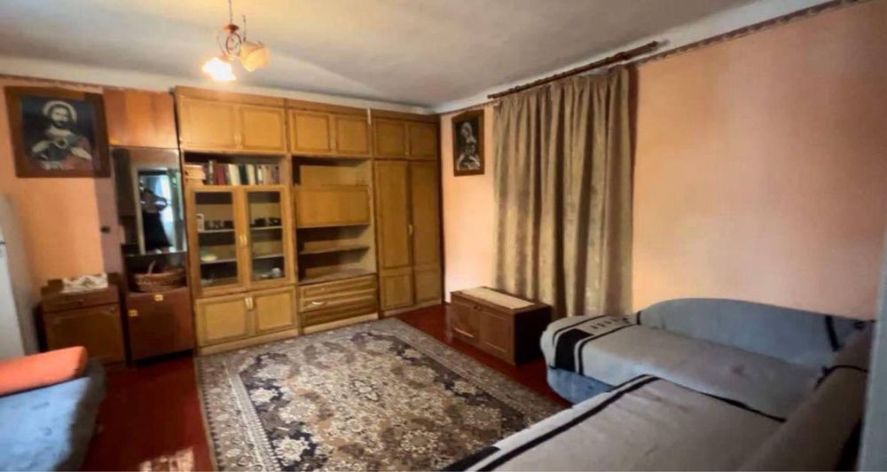 Продається будинок в житловому стані неподалік Франківська