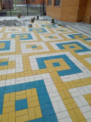 Професійне укладання тротуарної плитки від 300 гр-н.