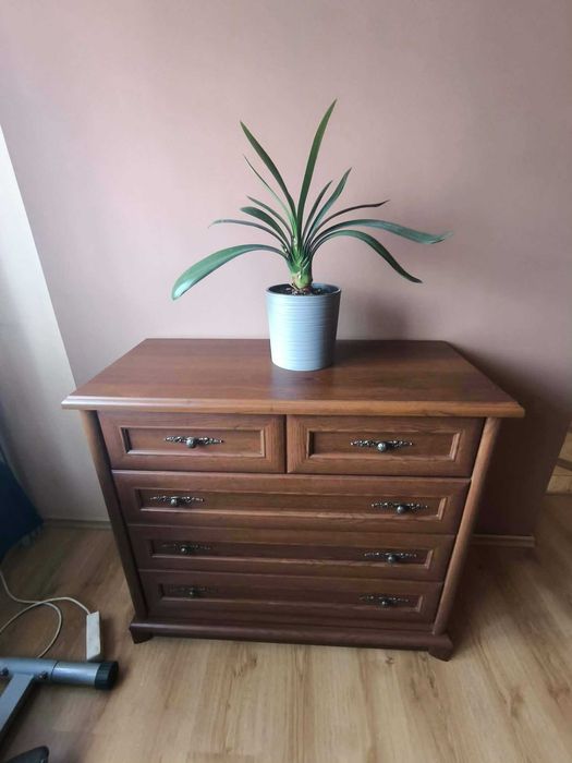 Komplet mebli z komodą