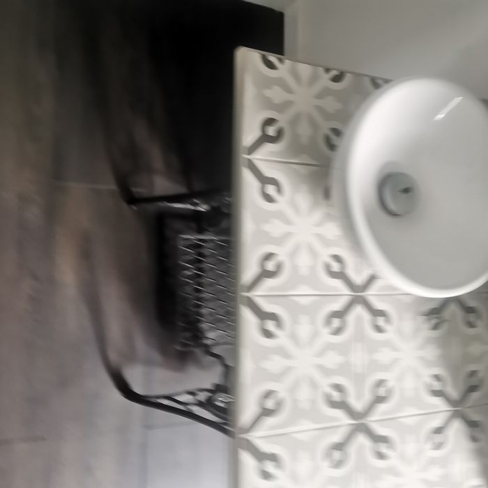 Sprzedam szafkę lazienkową. Retro.