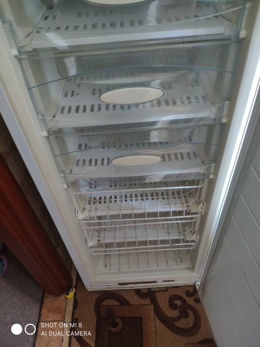 Продам морозильну камеру на 6 полиць.