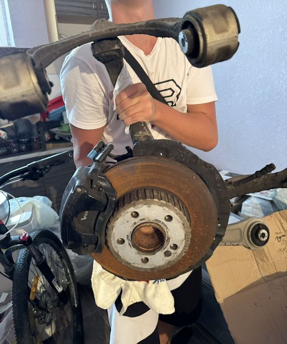 Ступіца передня права і ліва, вся в зборі на Мерседес C класа W205.Рік