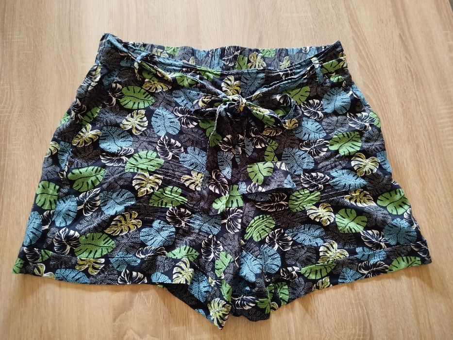 Lekkie letnie spodenki rozmiar 42