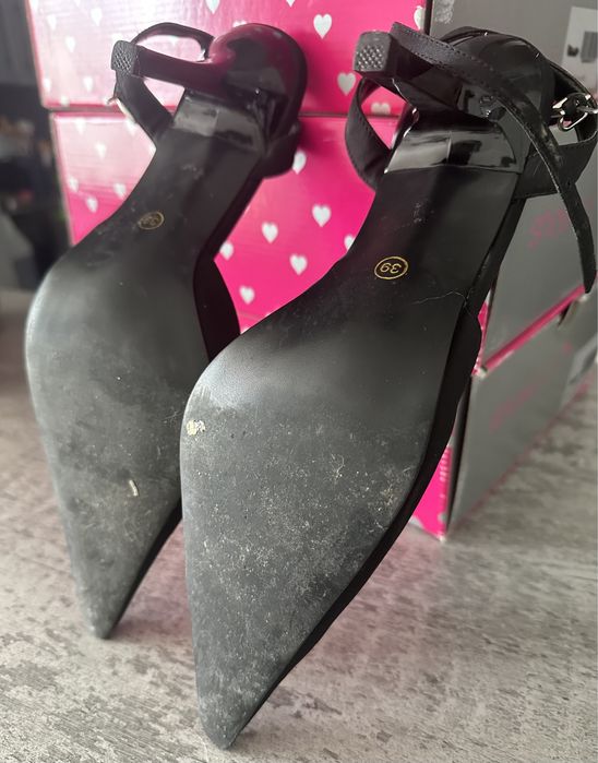 Buty satynowe na szpilce