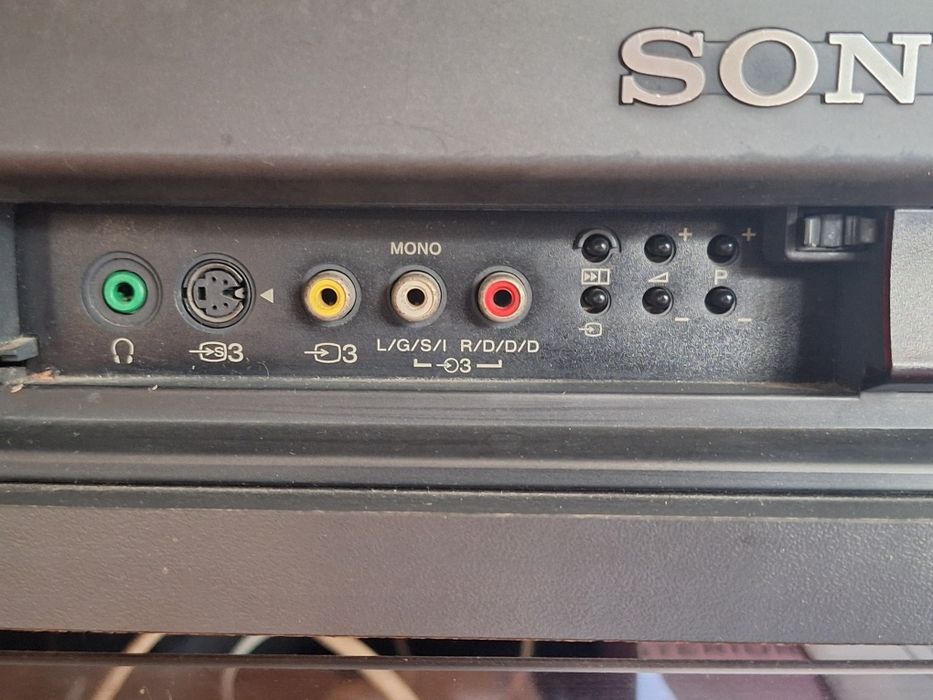 Tv Sony Trinitron cores a funcionar