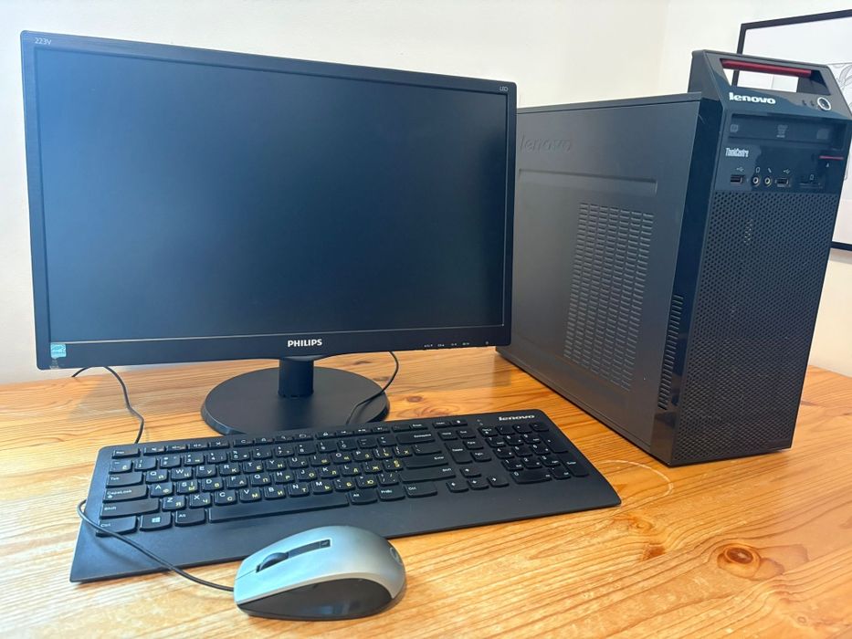 Zestaw komputerowy Lenovo z monitorem – gotowy do pracy