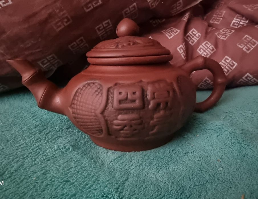 Чайник з ісинської глини.