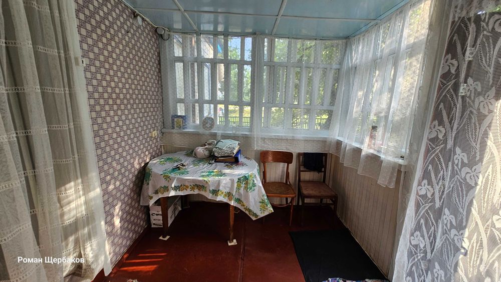 Будинок в селі з газом, пічкою, свердловиною, гарна земельна ділянка