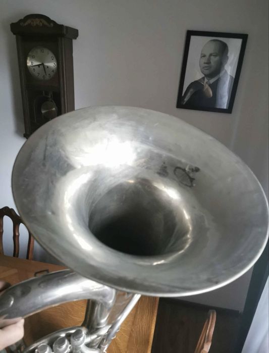 Tuba Milllon Bruxeles