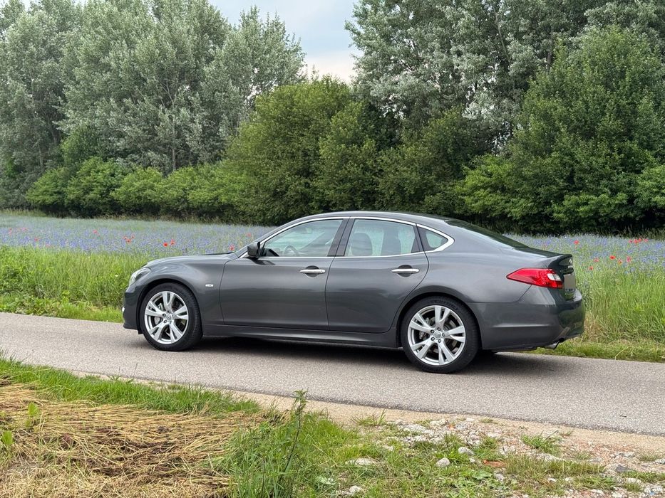 Infiniti M Oszczędne i luksusowe