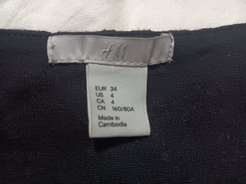 Vestido curto c/ detalhes de renda