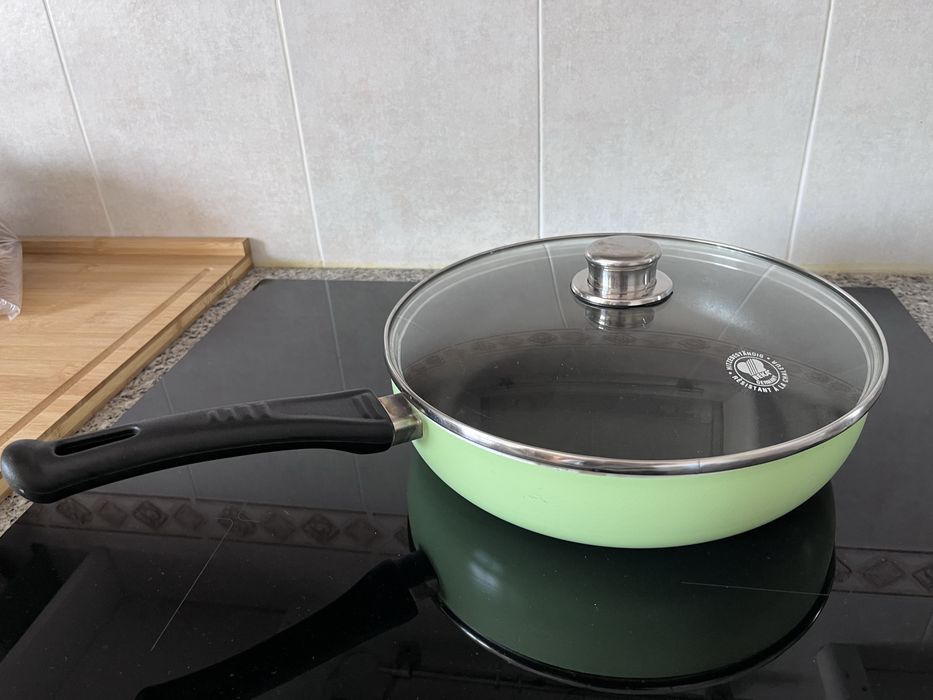 Frigideira Wok com tampa de vidro