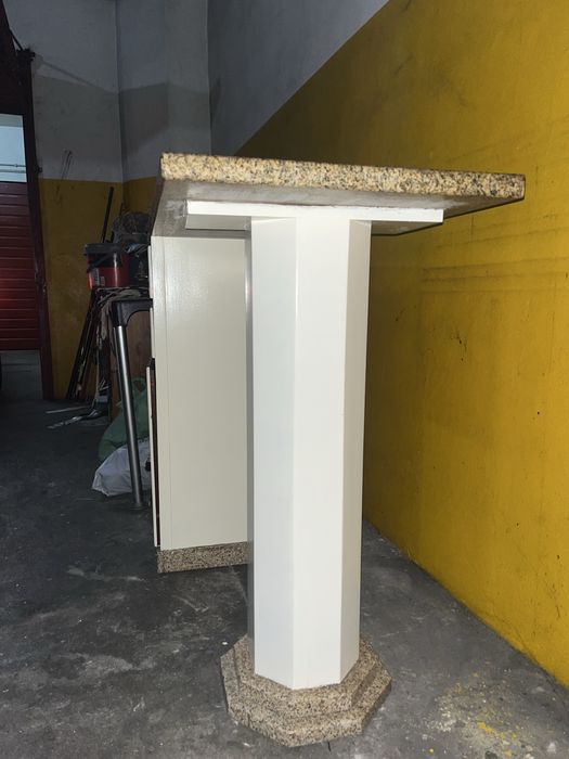 Balcão com tampo em Granito