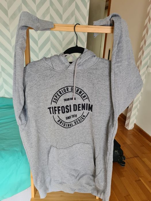 Sweat praticamente nova da Tiffosi. Algodão fofinho por dentro.