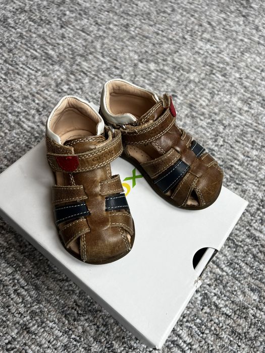 Перші дитячі шкіряні сандалі Geox