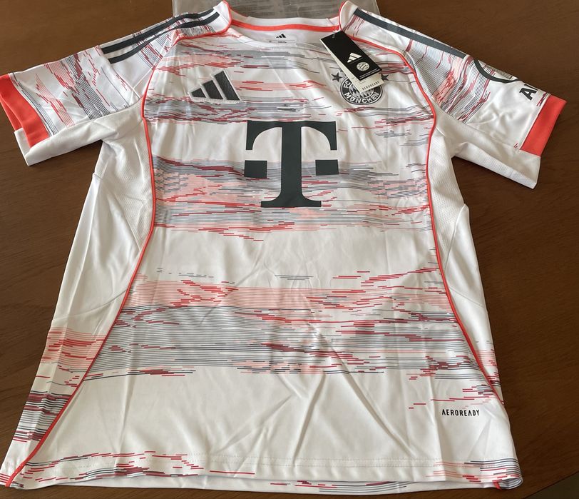 Camisola Raphael Guerreiro Bayern